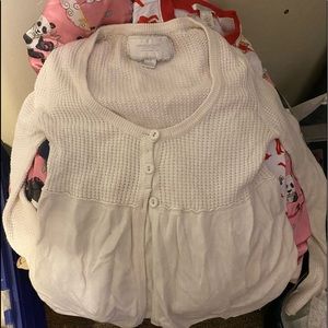 AE creme sweater says large but fits med or am